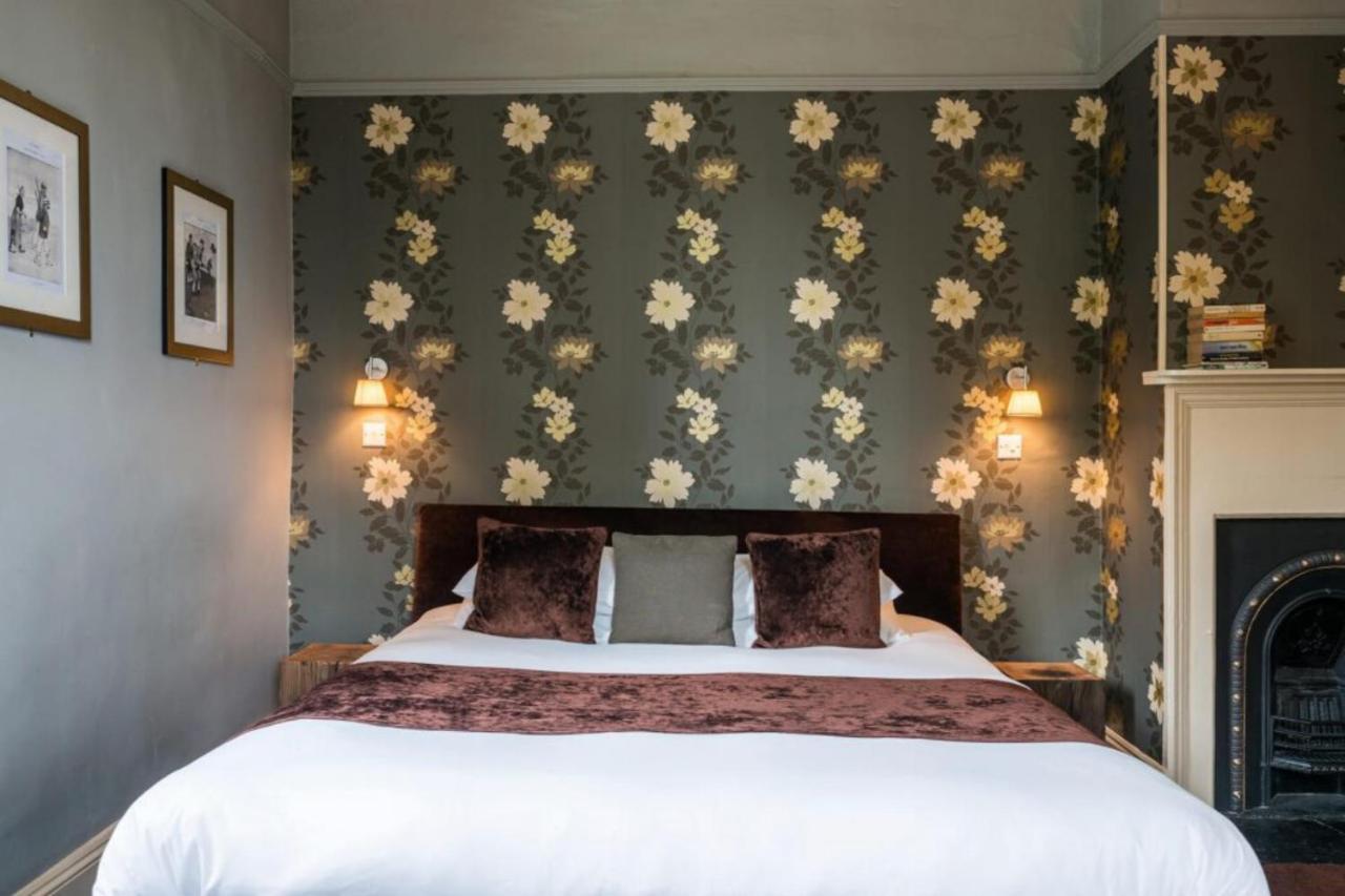 The Castle Inn Bradford-On-Avon ภายนอก รูปภาพ