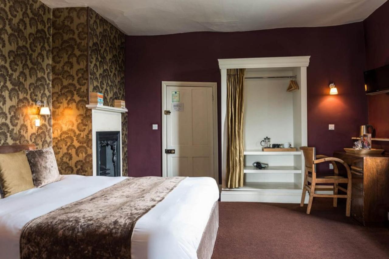 The Castle Inn Bradford-On-Avon ภายนอก รูปภาพ