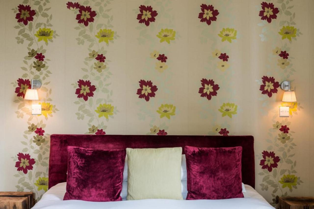 The Castle Inn Bradford-On-Avon ภายนอก รูปภาพ