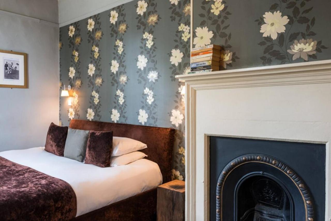 The Castle Inn Bradford-On-Avon ภายนอก รูปภาพ